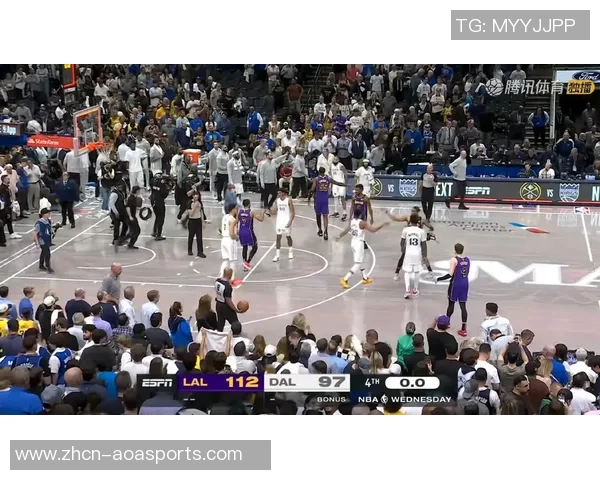 戴维斯领衔湖人对决热火球队争夺季后赛席位的精彩对抗 戴维斯领衔湖人对决热火球队争夺季后赛席位的精彩对抗